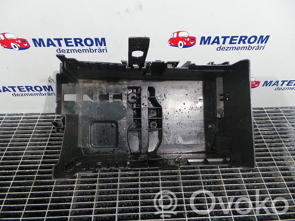 Engine mount bracket   13354419