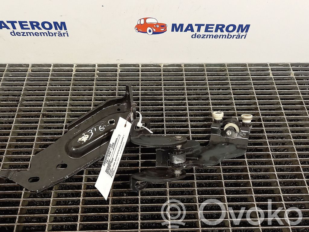 Tailgate/trunk/boot hinge