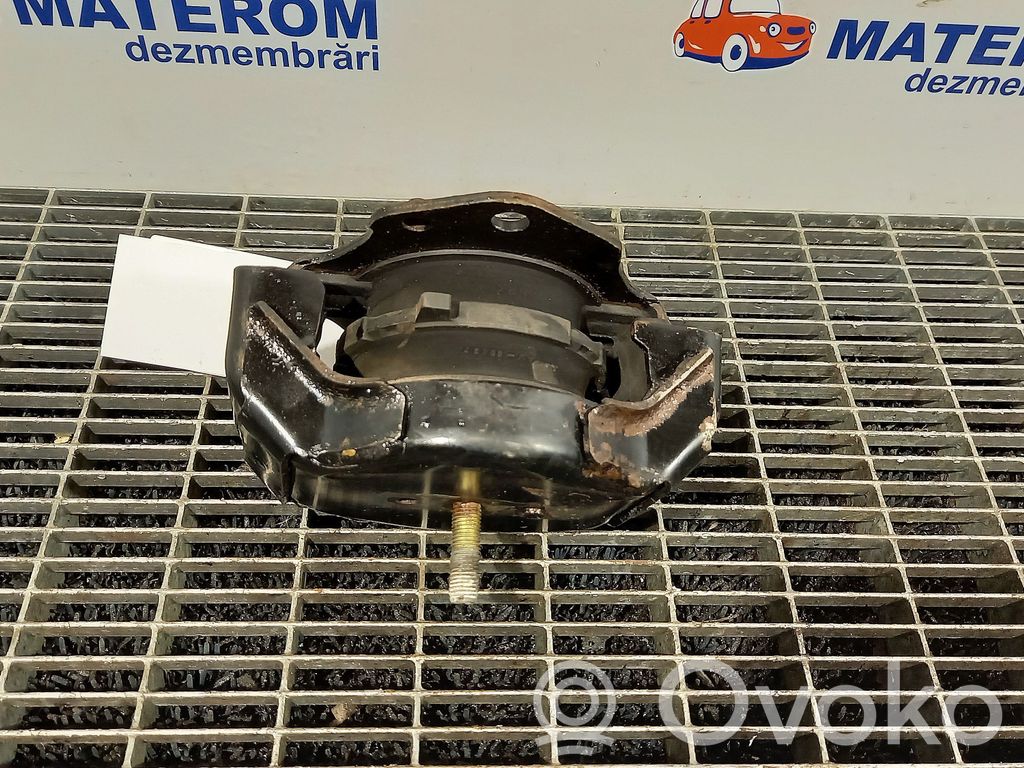 Mitsubishi Pajero Engine mount bracket 