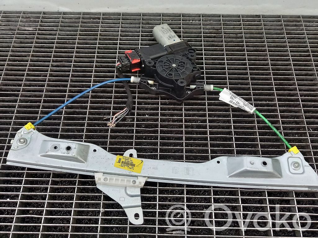 Opel Corsa D Podnośnik szyby drzwi z silniczkiem 