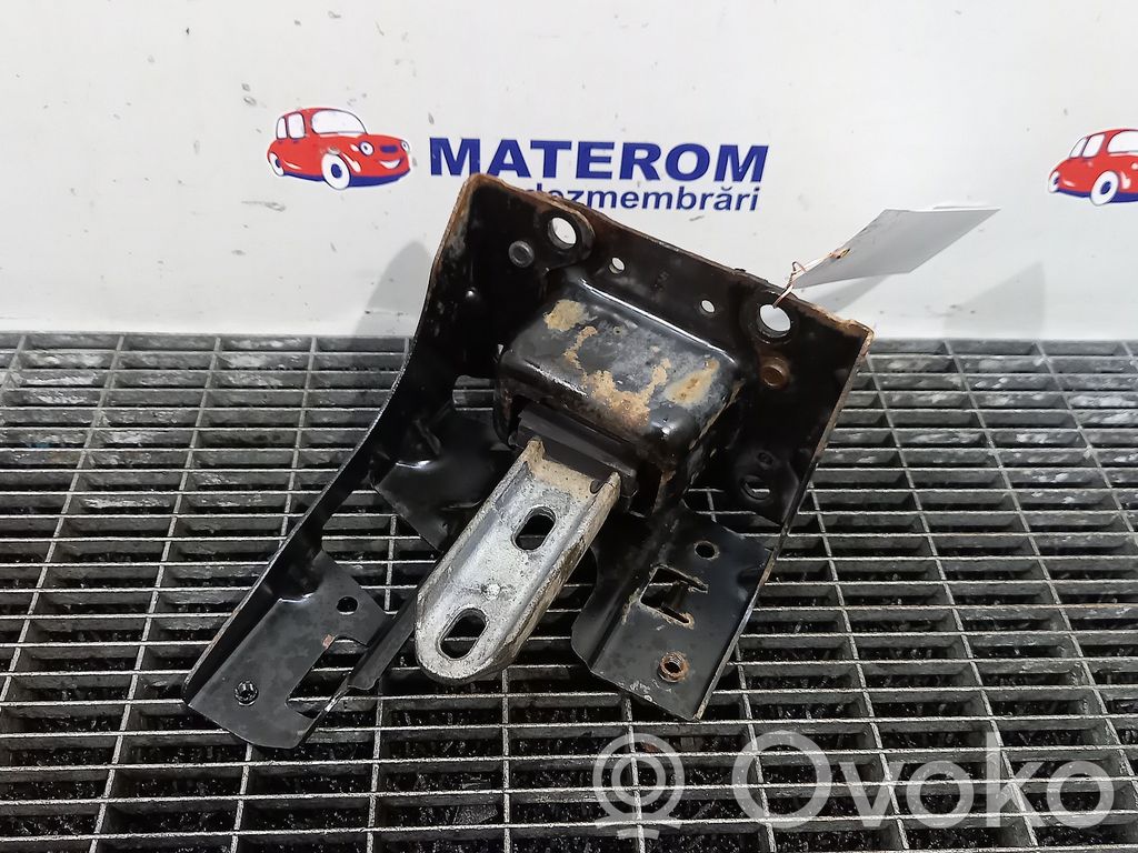 Peugeot 208 I Gearbox mounting bracket 