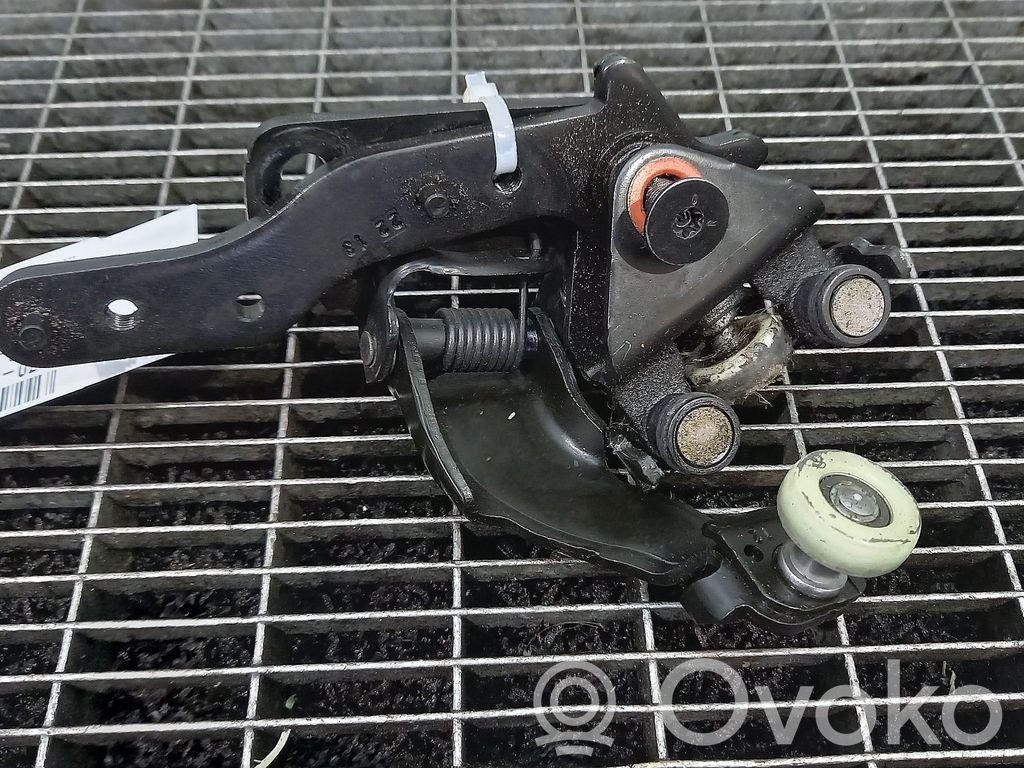 Ford B-MAX Sliding door middle roller runner 