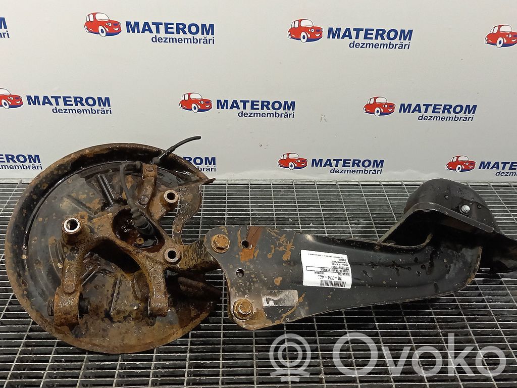 Volkswagen Touran I Fuso a snodo con mozzo ruota posteriore