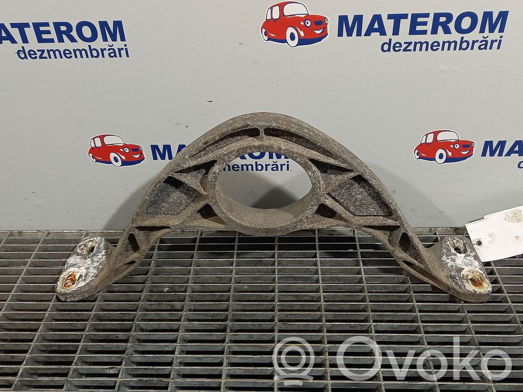 Engine mount bracket   3L199207