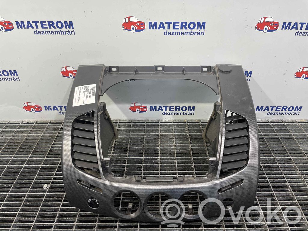 Rejilla de ventilación central del panel   MN123715XA