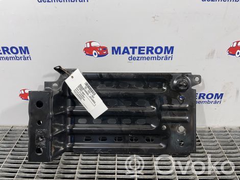 Mitsubishi Outlander Batteriehalterung