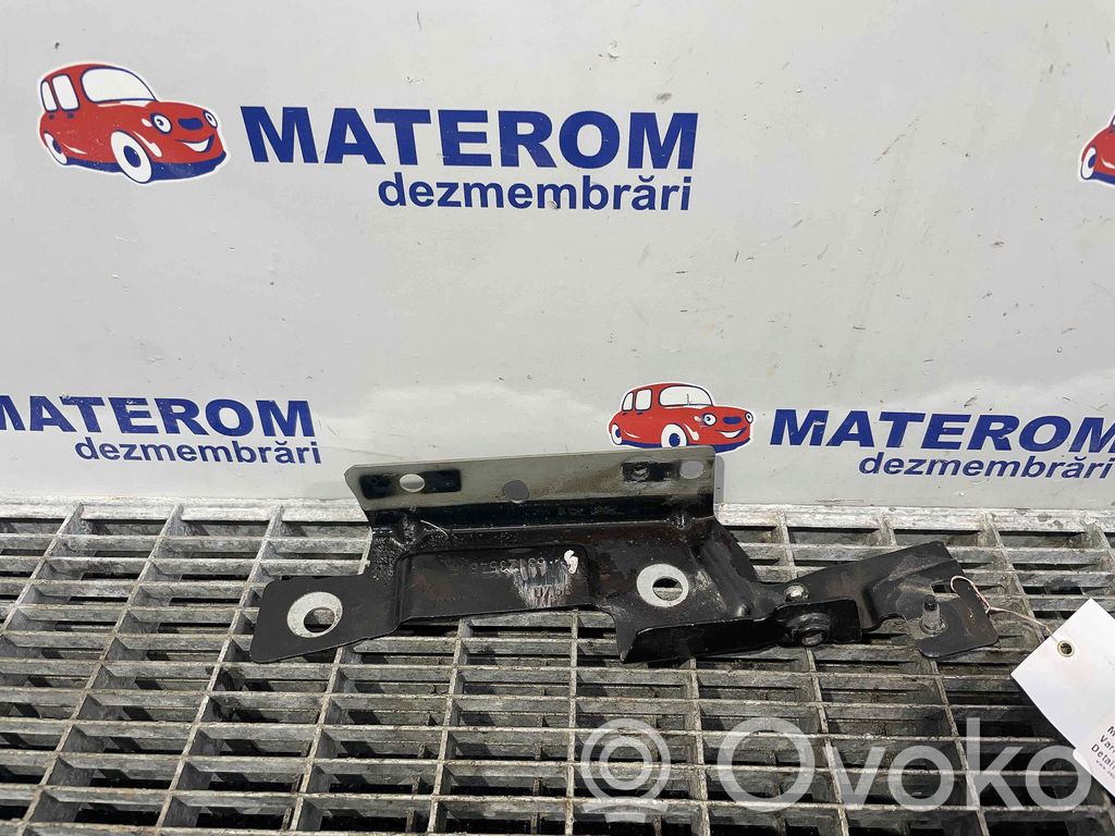 Supporto di montaggio del parafango   631235481R