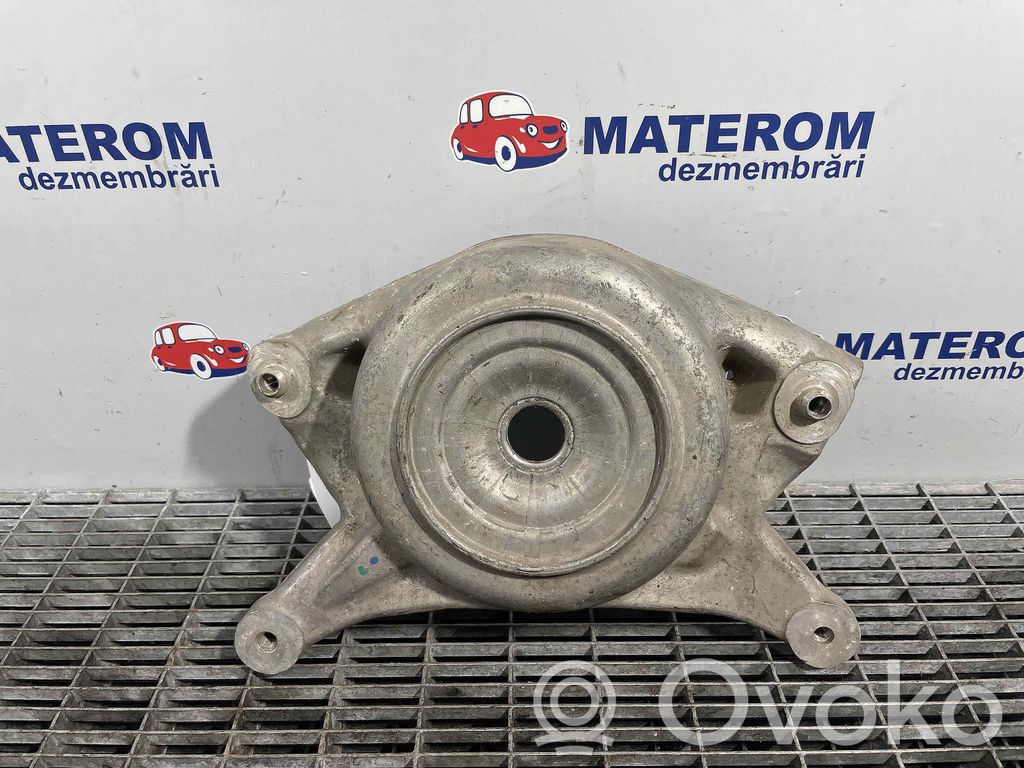 Audi A4 S4 B8 8K Ylempi etutukivarren kiinnitys