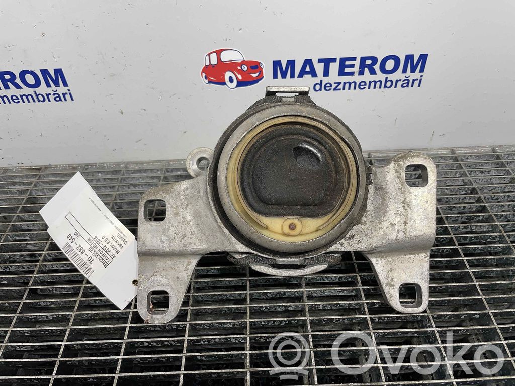 Volvo V40 Engine mount bracket 