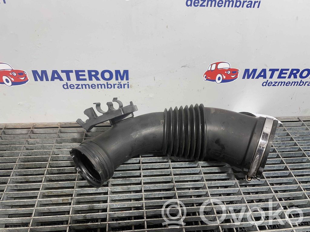Air intake hose/pipe   059129627L
