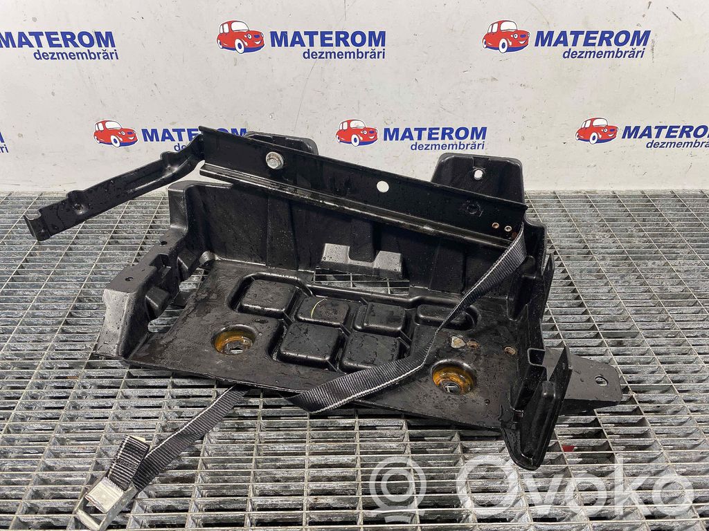 Chrysler 300C Engine mount bracket 