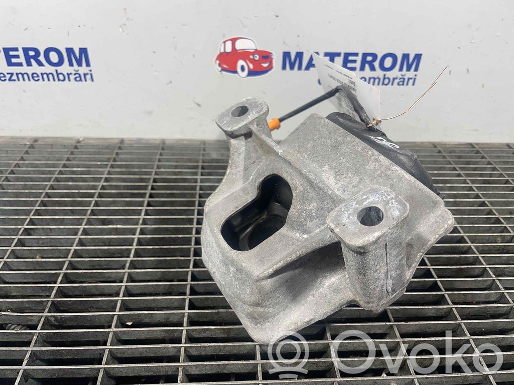 Porsche Macan (95B) Engine mount bracket 