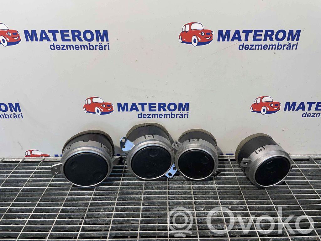 Dysze / Kratki środkowego nawiewu deski rozdzielczej   MR480819XB