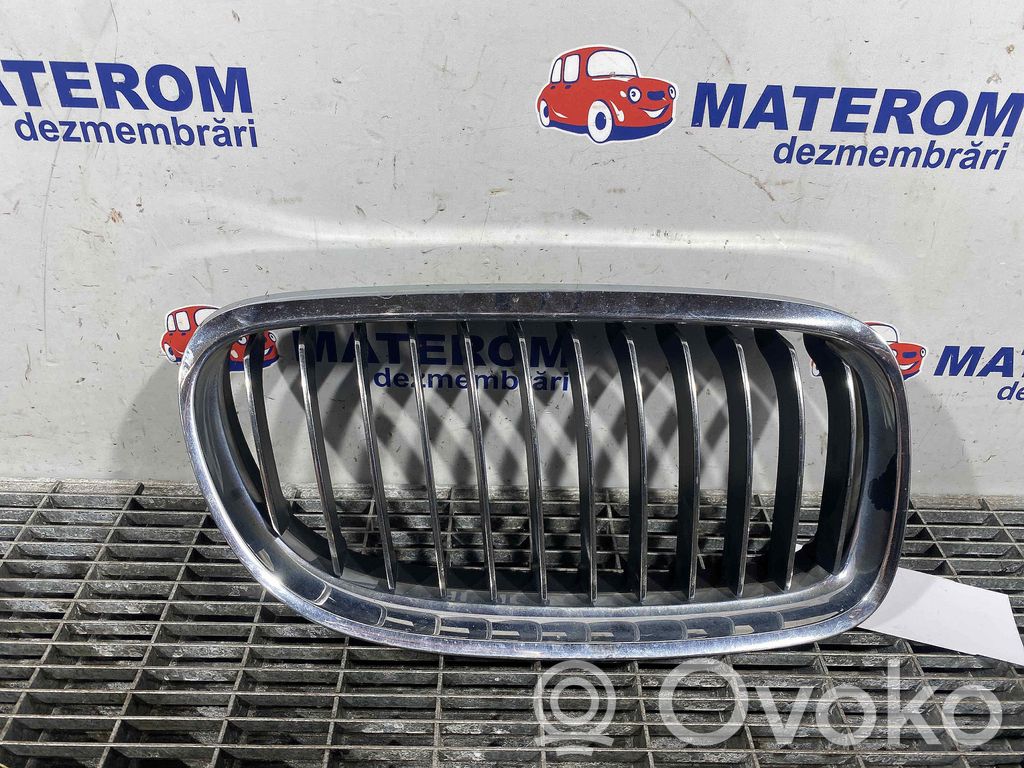 BMW 3 E90 E91 Etupuskurin ylempi jäähdytinsäleikkö 