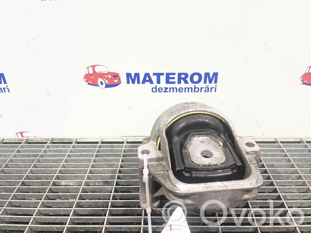 Audi Q5 SQ5 8R Engine mount bracket 