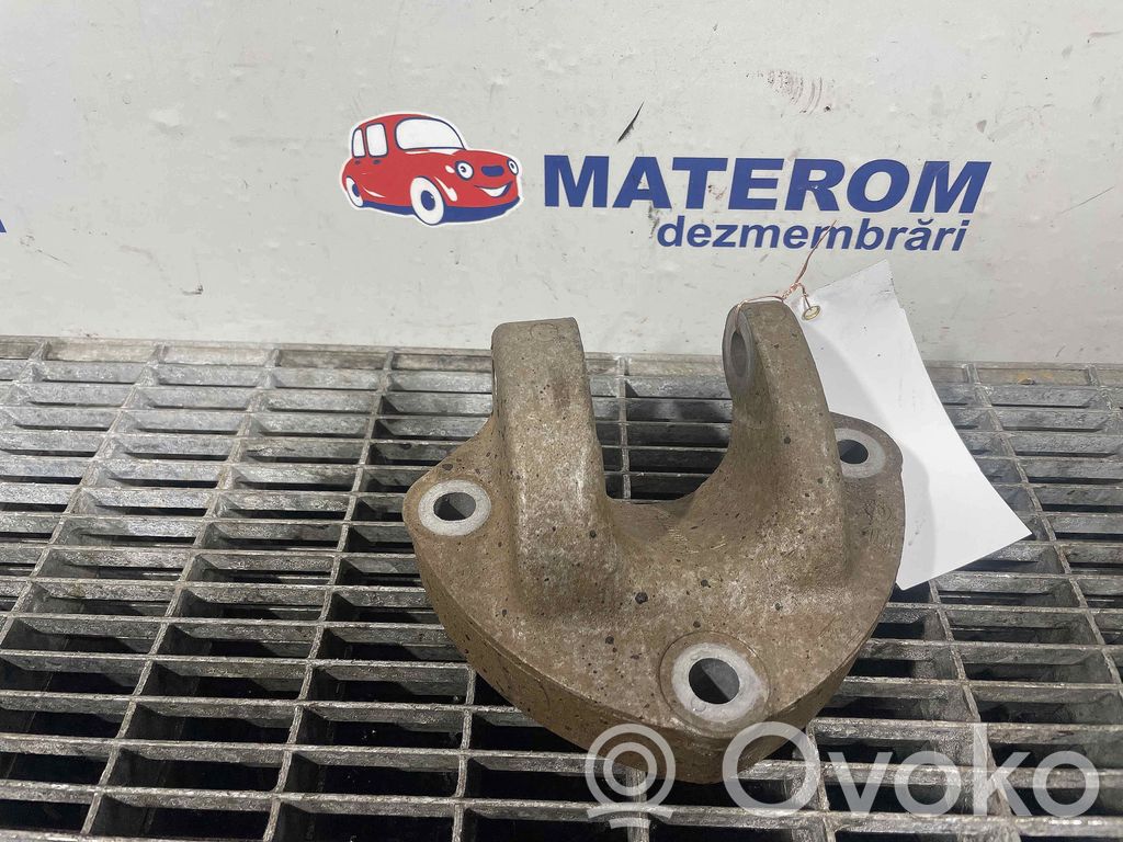 Engine mount bracket   8200675217