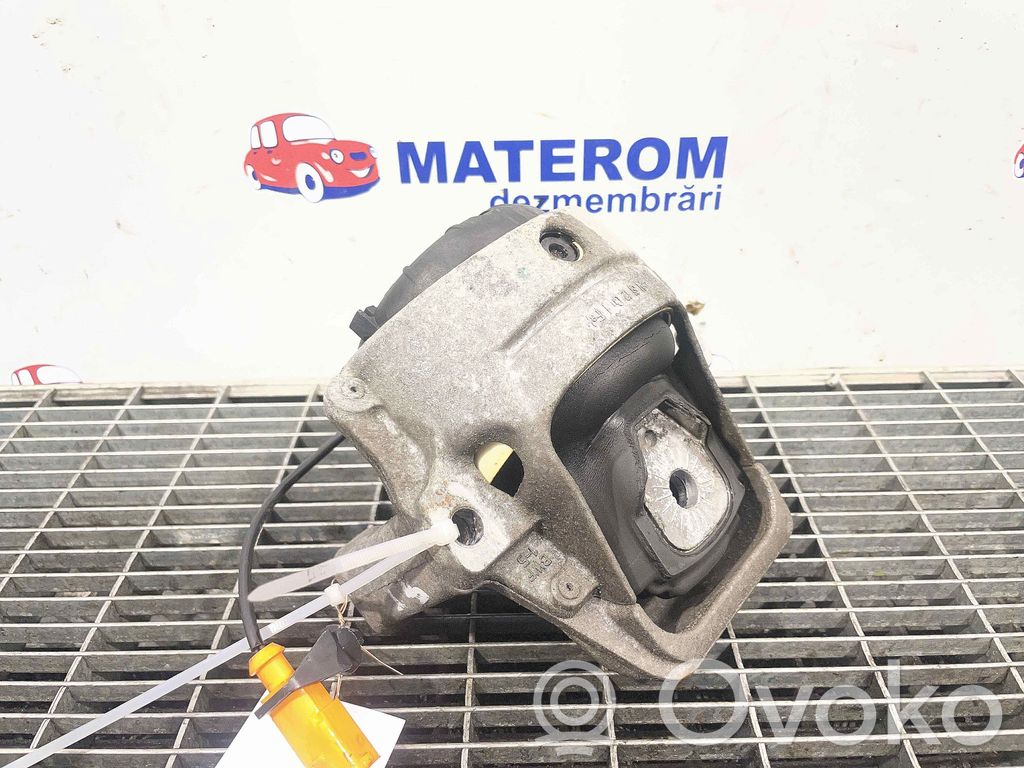 Audi Q5 SQ5 8R Engine mount bracket 