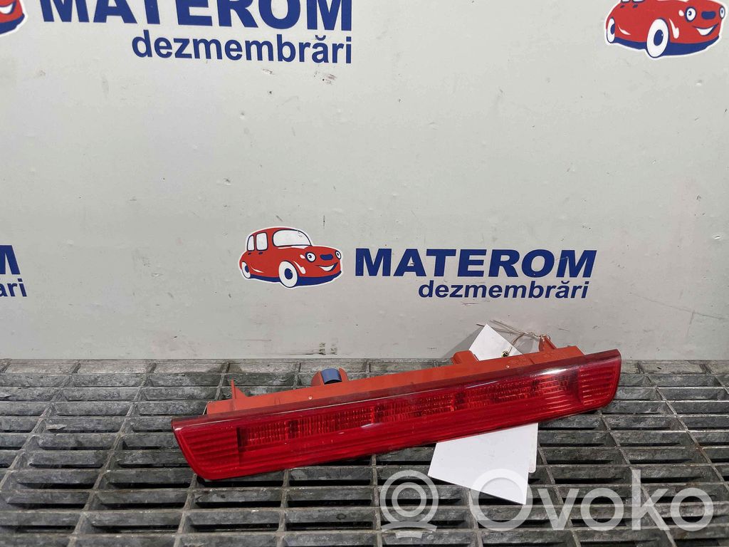 Renault Kadjar Third/center stoplight 