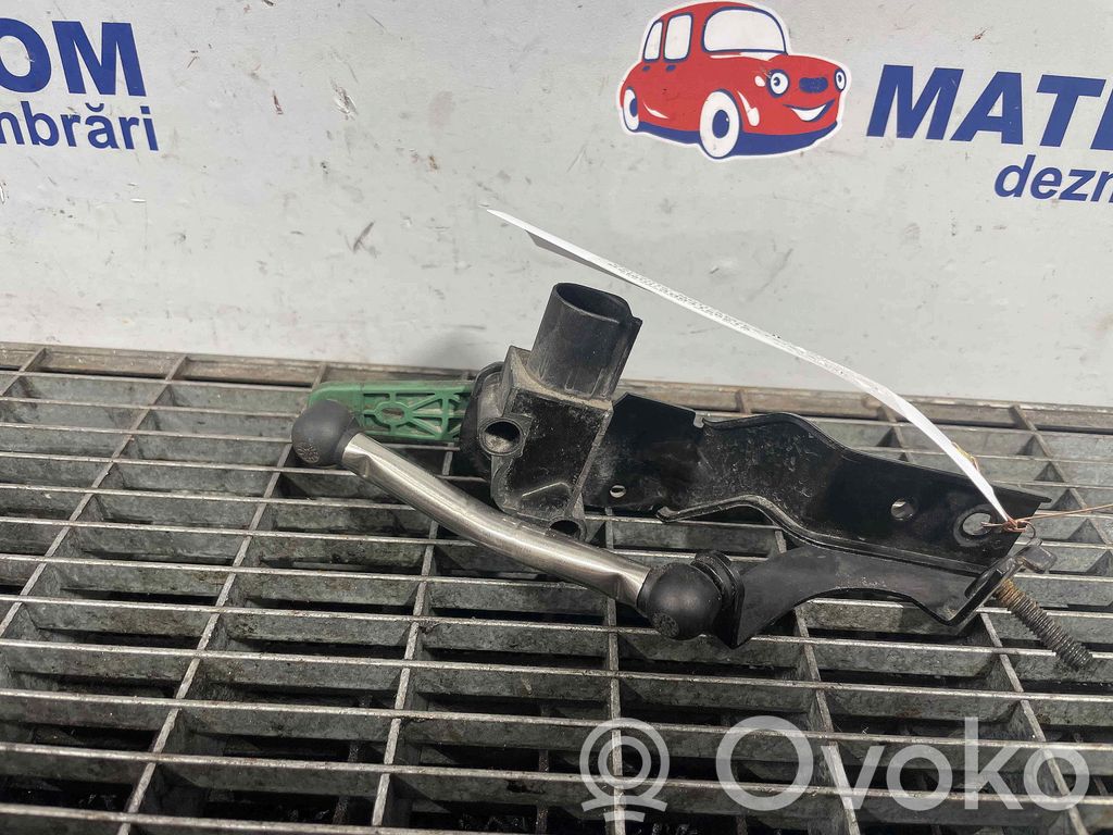 Volkswagen PASSAT B8 Sensor de nivel del faro delantero/principal 