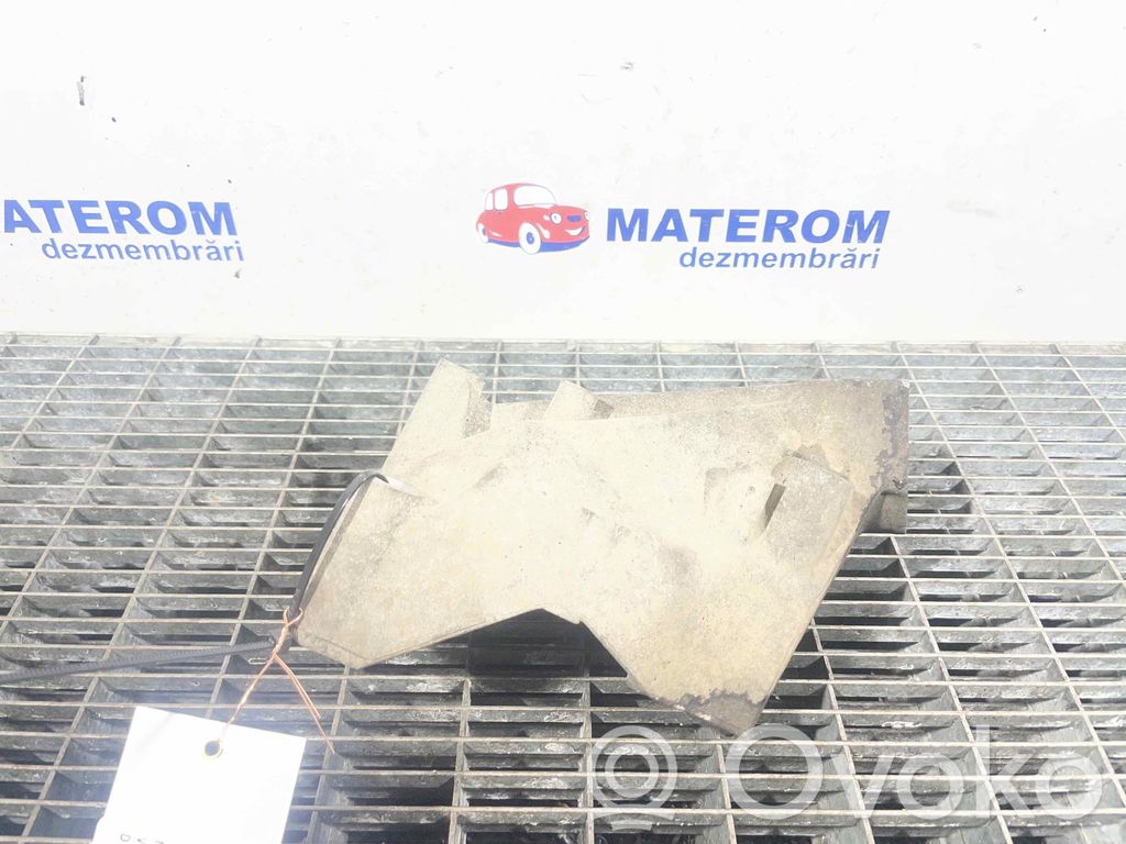 Volkswagen Amarok Engine mount bracket 