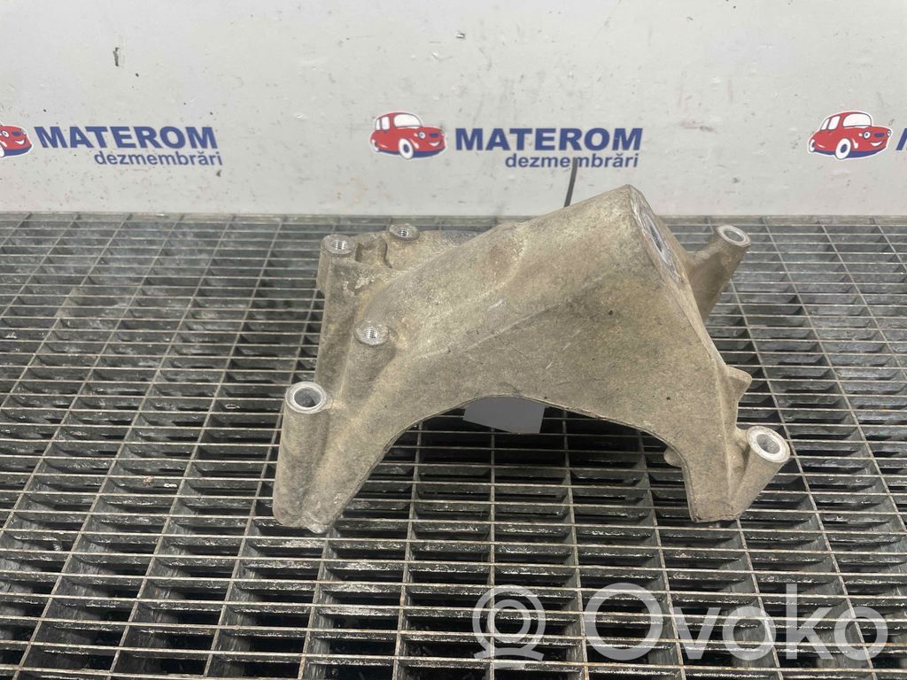 Volkswagen Amarok Engine mount bracket 