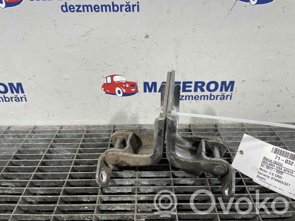 Isuzu D-Max Tailgate/trunk/boot hinge 