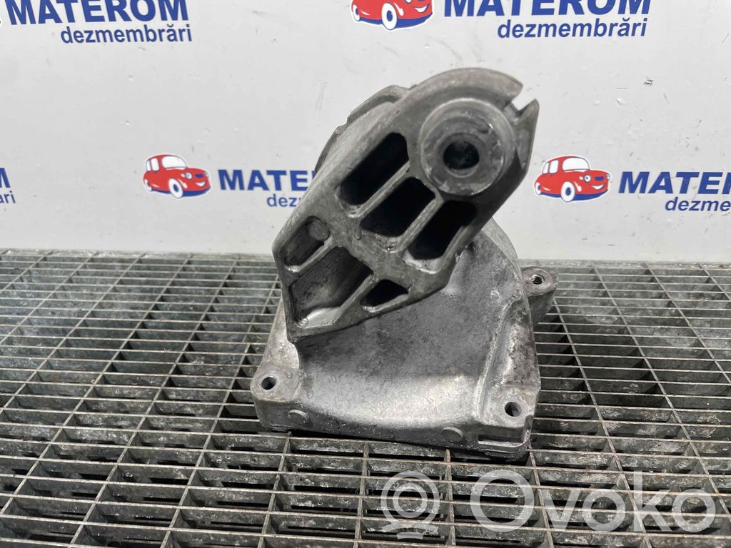 Mercedes-Benz E W212 Supporto di montaggio del motore 