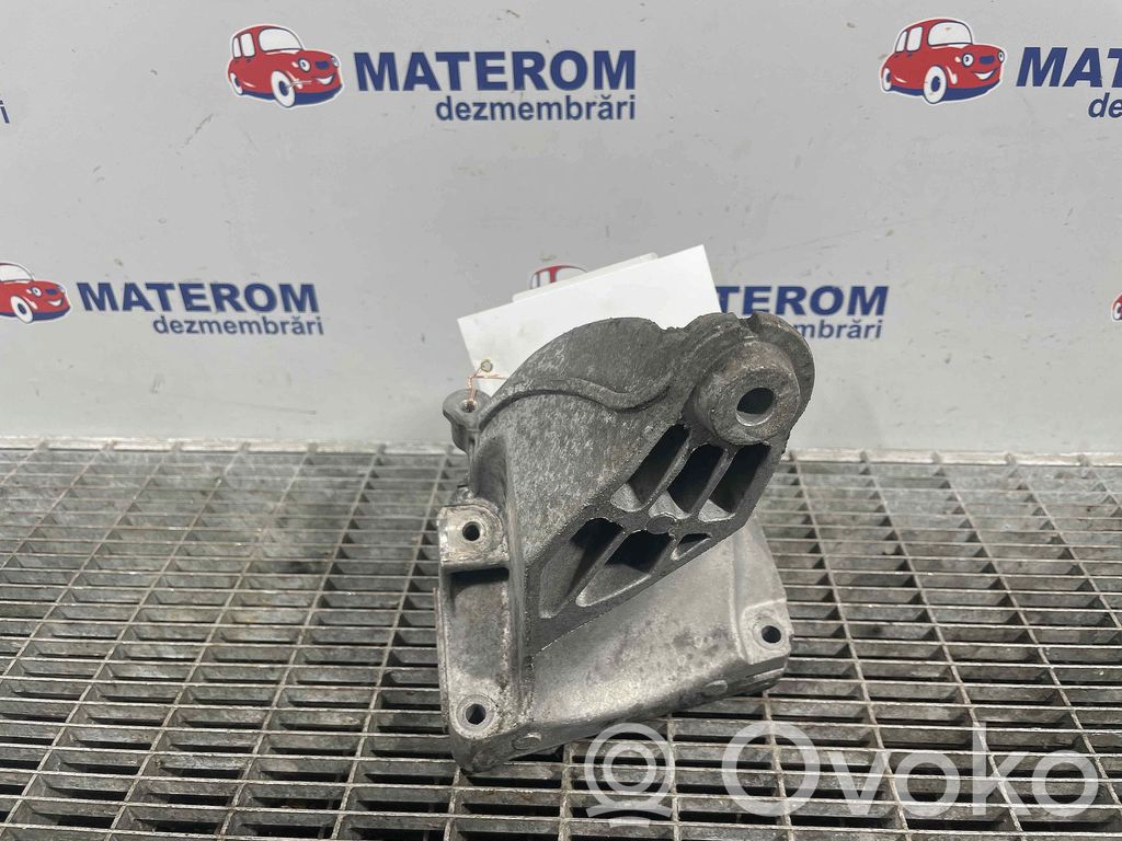 Mercedes-Benz Sprinter W906 Engine mount bracket