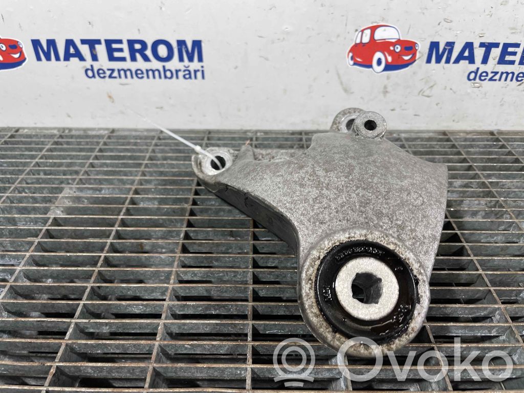 Mercedes-Benz B W246 W242 Moottorin kiinnikekorvake