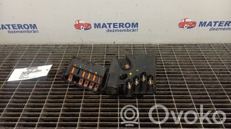 Mercedes-Benz E W211 Battery relay fuse