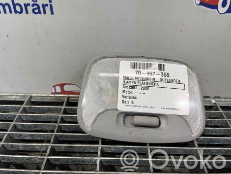 Mitsubishi Outlander Etuistuimen valo 