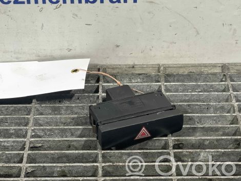Volkswagen PASSAT B7 Hazard light switch 