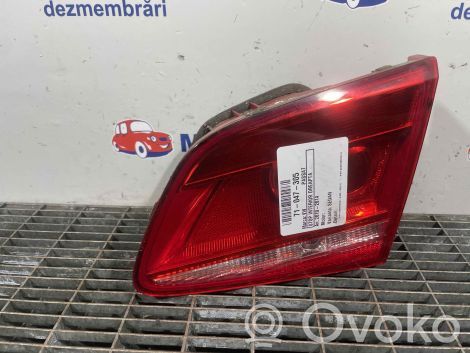 Volkswagen PASSAT B7 Lampă spate în capacul portbagajului 