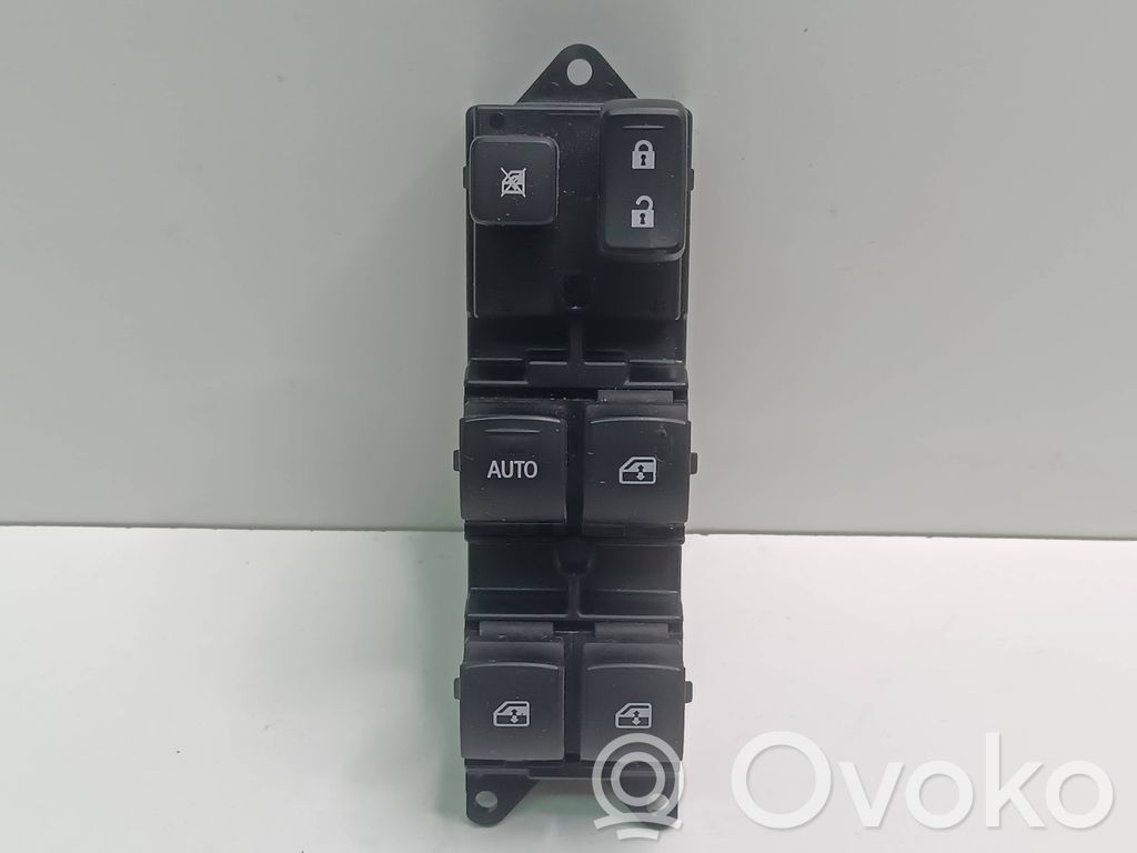 Mitsubishi Outlander Electric window control switch 