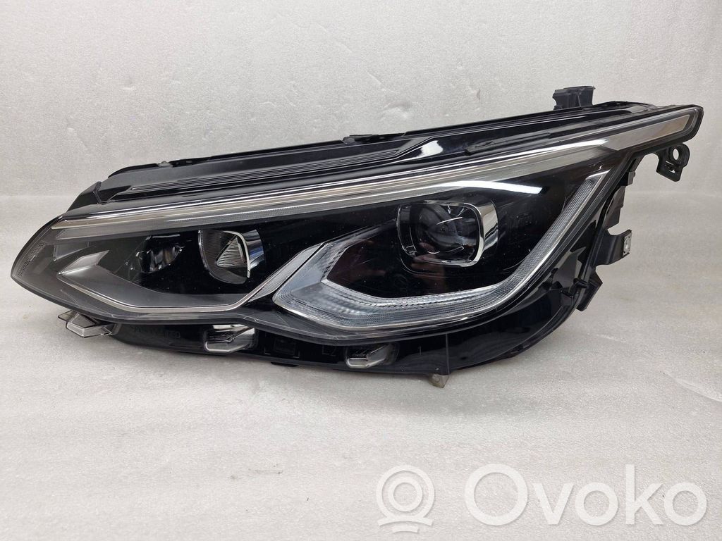 Volkswagen Golf VIII Lampa przednia 