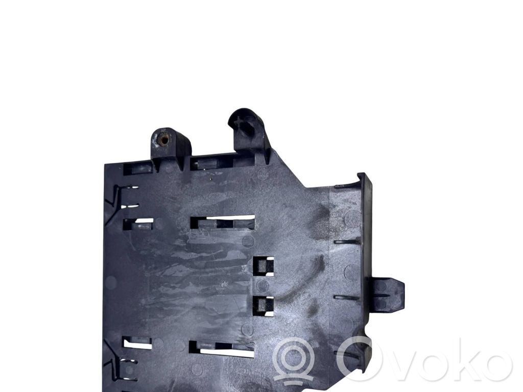 Engine control unit holder   31331597