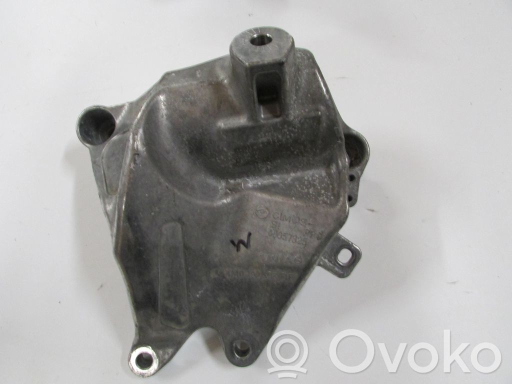 Audi Q7 4M Engine mounting bracket 