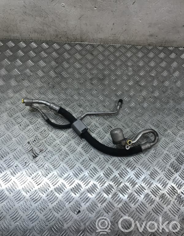 BMW 1 E81 E87 Ilmastointilaitteen putki (A/C) 
