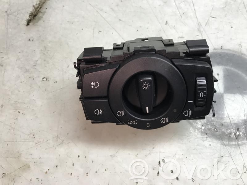 Light switch   6932792