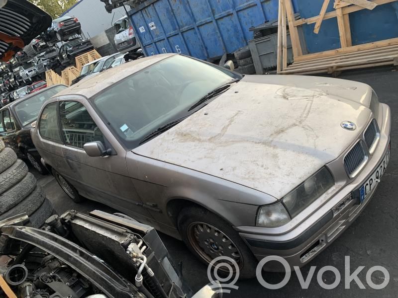 BMW 3 E36 Priekšpusē slēdzene 