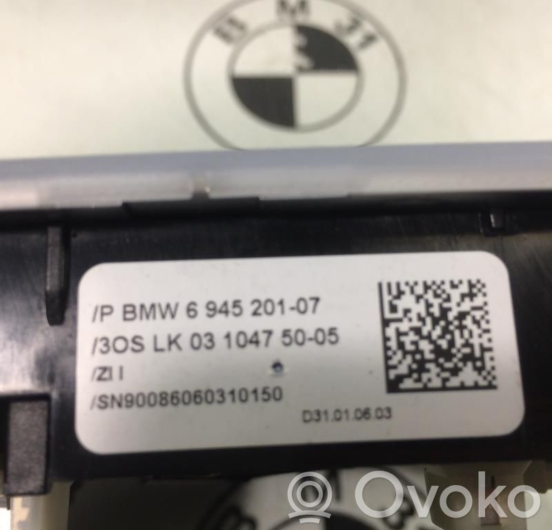 BMW 3 E90 E91 Priekinių vietų apšvietimo žibintas 