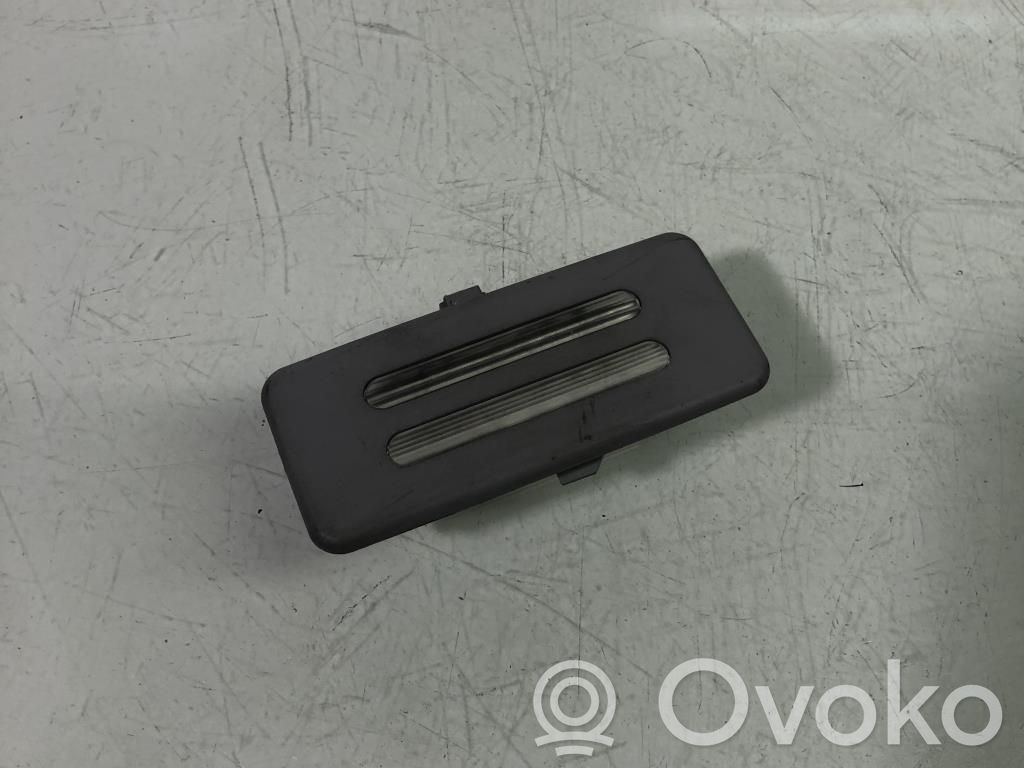 Etuistuimen valo   63316962015