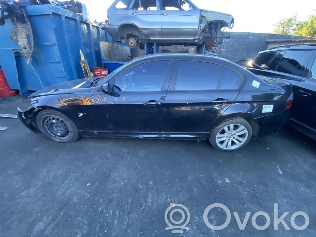BMW 3 E90 E91 Gumowa uszczelka drzwi tylnych / na karoserii 