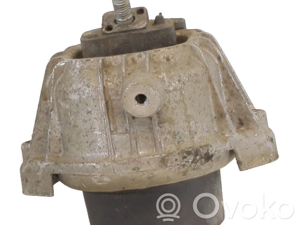 BMW 3 E90 E91 Engine mount bracket 
