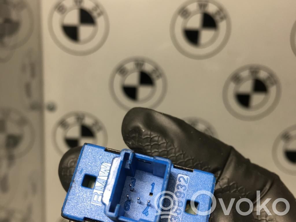 Electric window control switch   61318368932