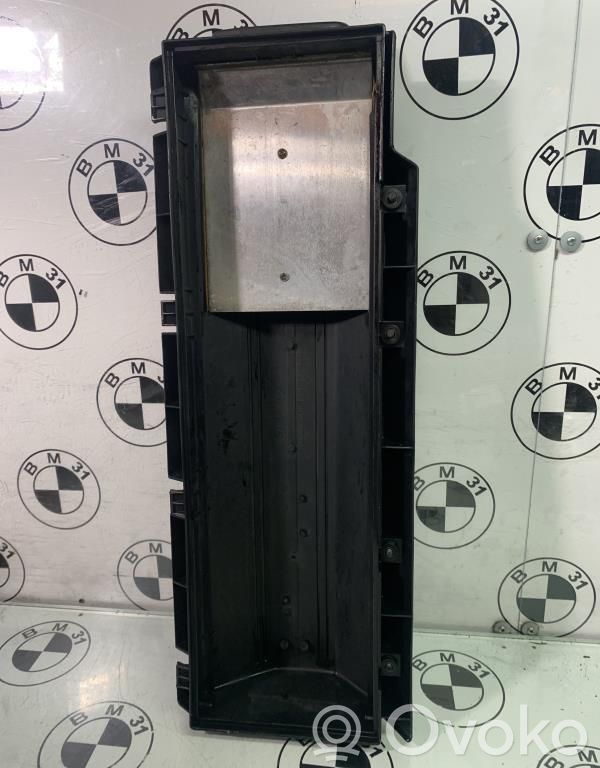 BMW 5 E39 Air filter box 