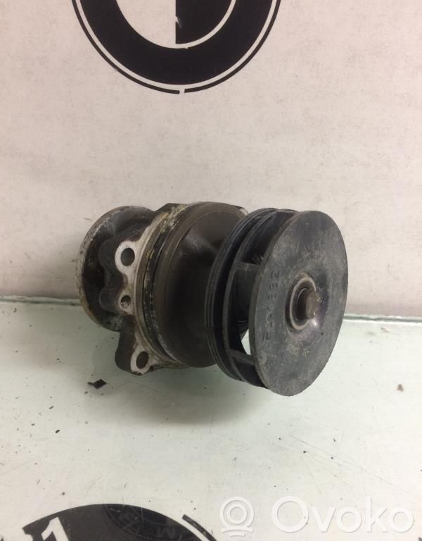 BMW 5 E39 Water pump 