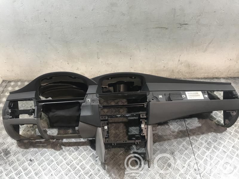 BMW 5 E60 E61 Panelė 