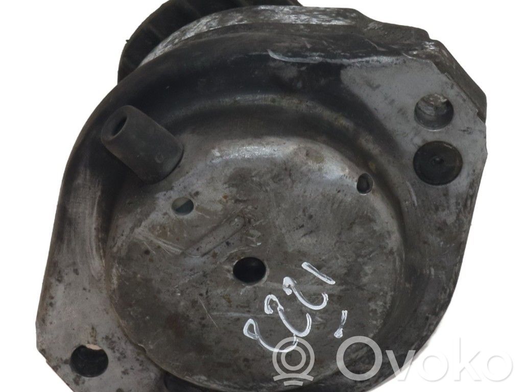 Engine mount bracket   22116774620
