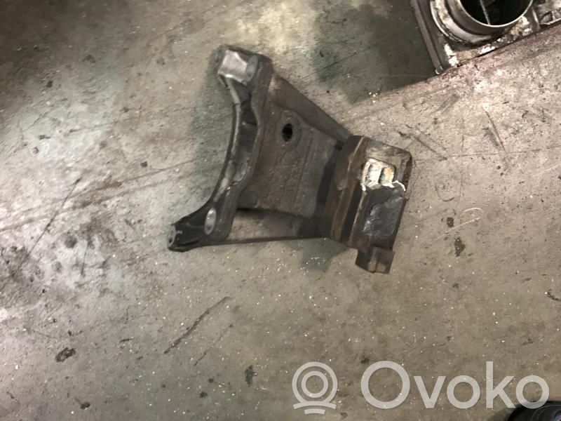 Gearbox mount   6761108